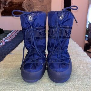 *sold on Merc* Moon Boots sz 6.5